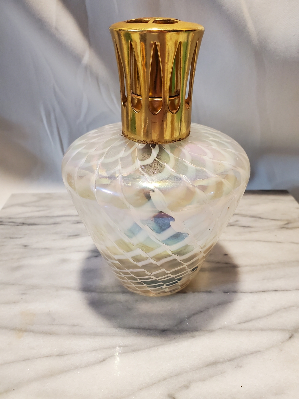 Hand-Blown Opalescent Art Glass Fragrance Oil Lamp, Scentier Style – 6"